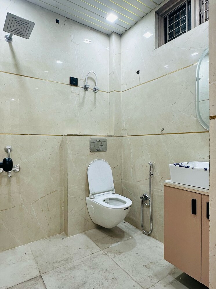 Bathroom, shakti khand iv 3 Bedroom 90 Sq.Mt. Independent House In Shakti Khand iv Ghaziabad 9006873