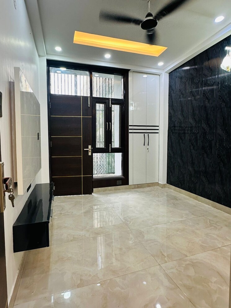 Room, shakti khand iv 3 Bedroom 90 Sq.Mt. Independent House In Shakti Khand iv Ghaziabad 9006873