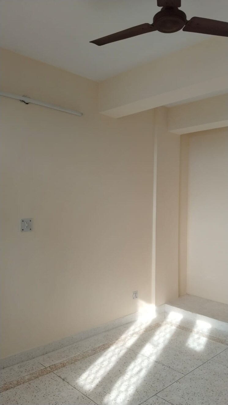 Room, sector 18 dwarka 3 Bedroom 1350 Sq.Ft. Apartment In Sector 18 Dwarka Delhi 9006948