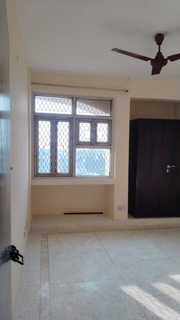 Room in 3 BHK Apartment at Sector 18 Dwarka – for Rent