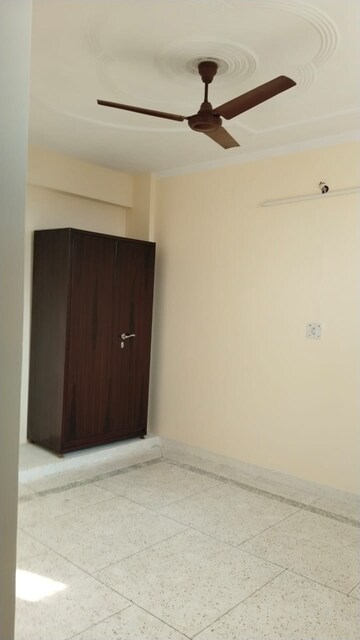 Room in 3 BHK Apartment at Sector 18 Dwarka – for Rent