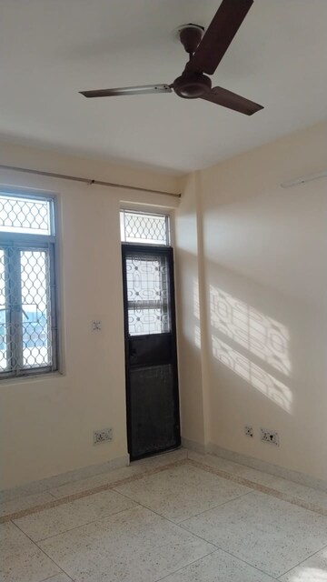 Room in 3 BHK Apartment at Sector 18 Dwarka – for Rent