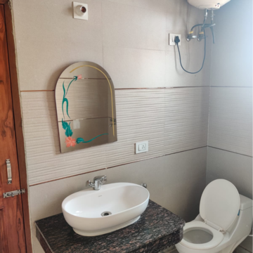 Attached Bathroom in 2.5 BHK Villa at Sector 21 – for Rent