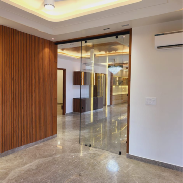 Room in 3.5 BHK Builder Floor at Sector 85 – for Rent