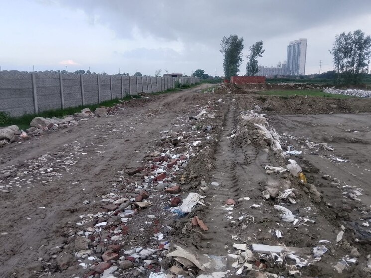 undefined, sector 93  450 Sq.Ft. Plot In Sector 93 Noida 9006999