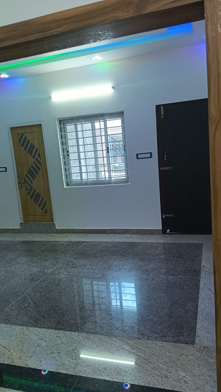 Room, nri layout 3 Bedroom 2600 Sq.Ft. Builder Floor In Nri Layout Bangalore 9007014