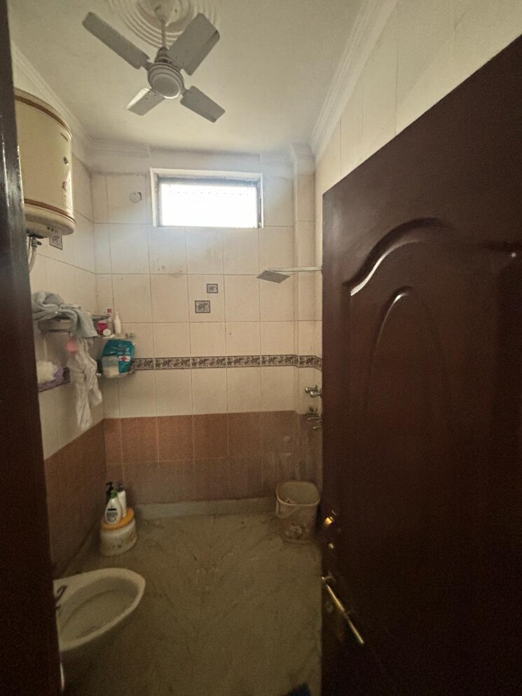 Bathroom, fateh nagar 4 Bedroom 1800 Sq.Ft. Builder Floor In Fateh Nagar Delhi 9007003