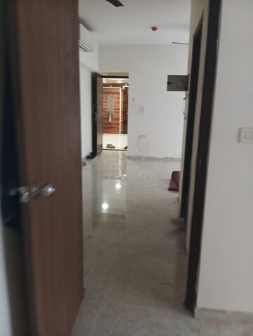 Room in 1 BHK Apartment at Lodha Amara, Kolshet Road – for Rent