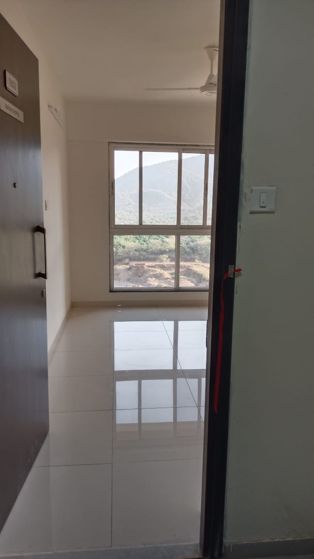 1.5 BHK + Servant Room Apartment For Rent in Godrej Emerald