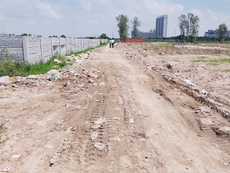 undefined, sector 93  1800 Sq.Ft. Plot In Sector 93 Noida 9007065