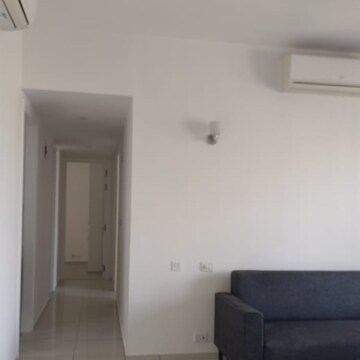 Room in 4 BHK Apartment at Indiabulls Enigma, Sector 110 – for Rent