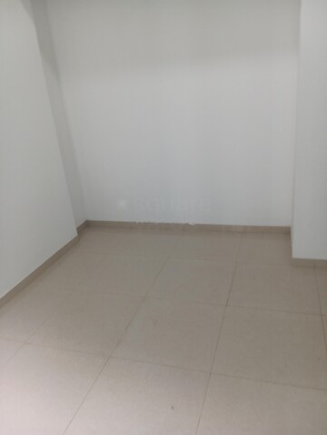 Room in 2 BHK Apartment at Kalpataru Immensa, Kolshet Road – for Rent