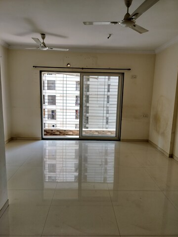 Room in 2 BHK Apartment at Cosmos Orchid, Ghodbunder Road – for Rent