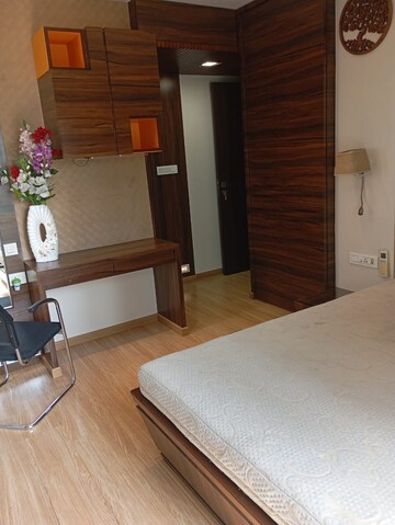 Room in 2.5 BHK Apartment at Neelkanth Greens, Manpada – for Rent