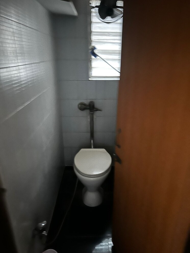 Bathroom, shree-krupa-panch-pakhadi 2.5 Bedroom 1000 Sq.Ft. Apartment In Panch Pakhadi Thane 9007222