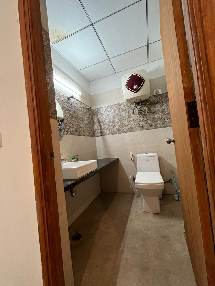 Bathroom, paramount-oak 1 Bedroom 435 Sq.Ft. Apartment In Zeta I Greater Noida Greater Noida 9007254