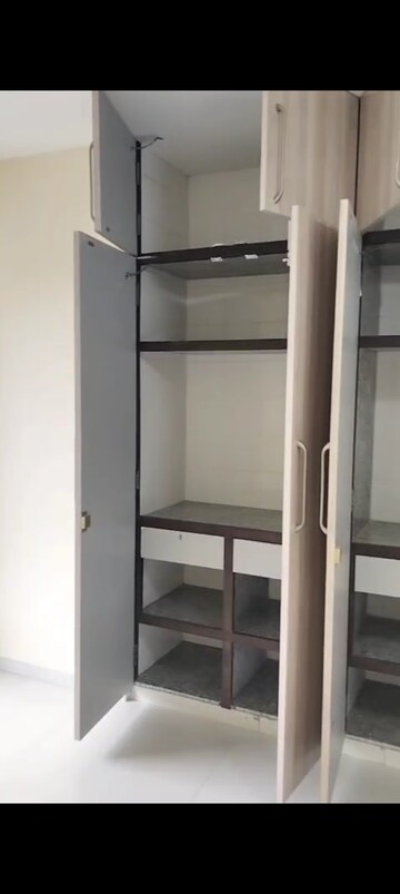 Furnished Amenities in 1.5 BHK Apartment at Dosti Desire, Brahmand – for Rent