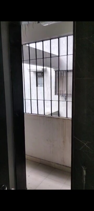 Building Lobby in 1.5 BHK Apartment at Dosti Desire, Brahmand – for Rent