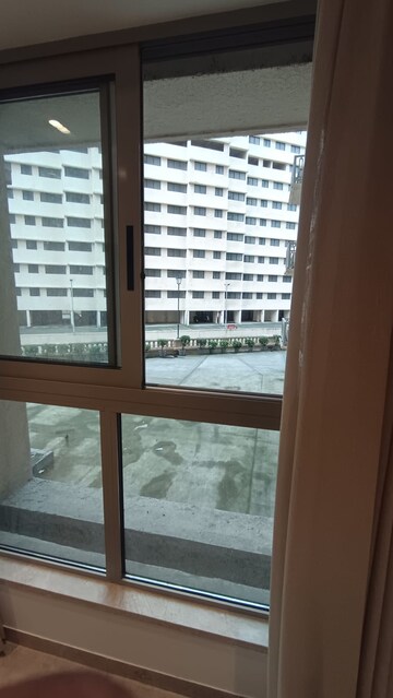 Room in 1 BHK Apartment at Hiranandani Regent Hill, Powai – for Rent