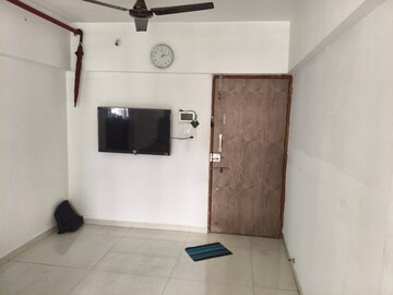 Master Bedroom in 2 BHK Apartment at Shraddha Pinnacle, Vikhroli East – for Rent
