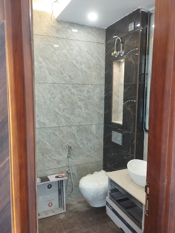 Bathroom in 3 BHK Builder Floor at BPTP District 3, Sector 85 – for Sale