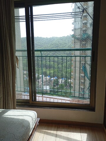 Room in 2.5 BHK Apartment at Neelkanth Greens, Manpada – for Rent