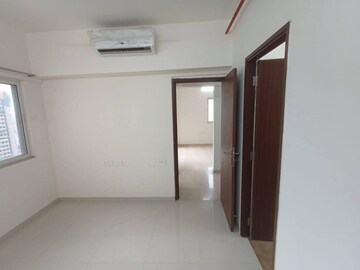 2 BHK Apartment For Rent in Omkar Signet, Malad East