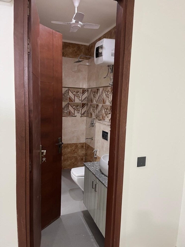 Bathroom, dlf-garden-villas 4 Bedroom 2844 Sq.Ft. Apartment In Sector 43 Gurgaon 9007367