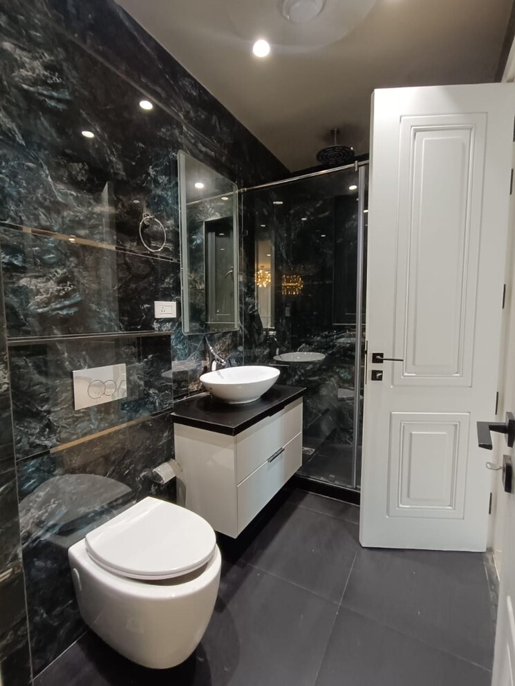 Bathroom, dlf-park-place 3 Bedroom 2282 Sq.Ft. Apartment In Sector 54 Gurgaon 9007381