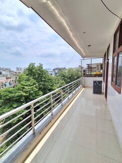 4 BHK + Servant Room Penthouse For Sale in DLF Hamilton Court