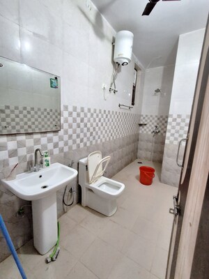 Bathroom in 4 BHK Penthouse at DLF Hamilton Court, Sector 27 – for Sale