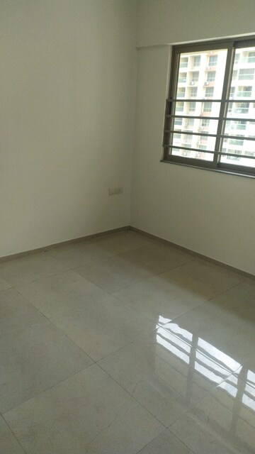 Room in 1 BHK Apartment at Sheth Vasant Oasis, Andheri East – for Rent