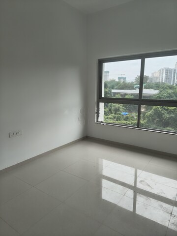 Room in 2 BHK Apartment at Piramal Vaikunth, Balkum Pada – for Rent