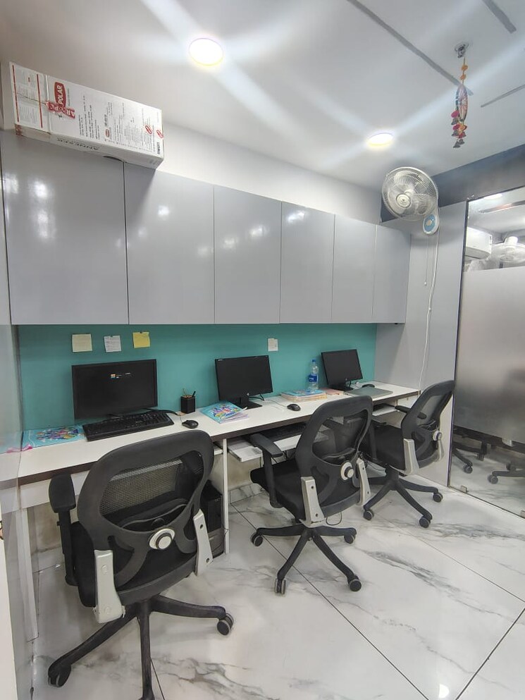 Team Area, netaji subhash place Commercial Office Space 755 Sq.Ft. In Netaji Subhash Place Delhi 9007433