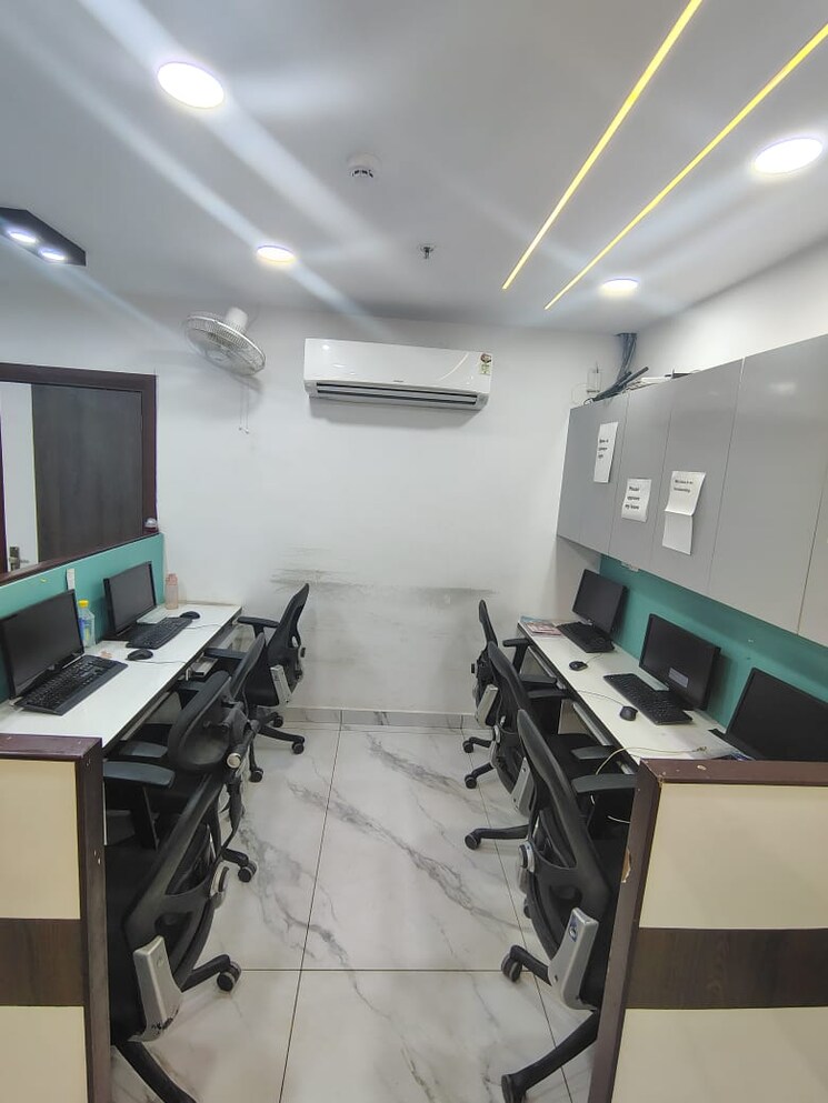 Team Area, netaji subhash place Commercial Office Space 755 Sq.Ft. In Netaji Subhash Place Delhi 9007433