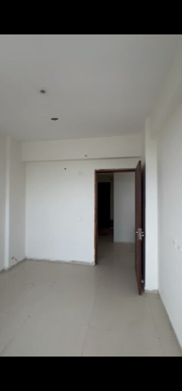 Room in 3 BHK Builder Floor at Omaxe The Resort, South Mullanpur – for Sale