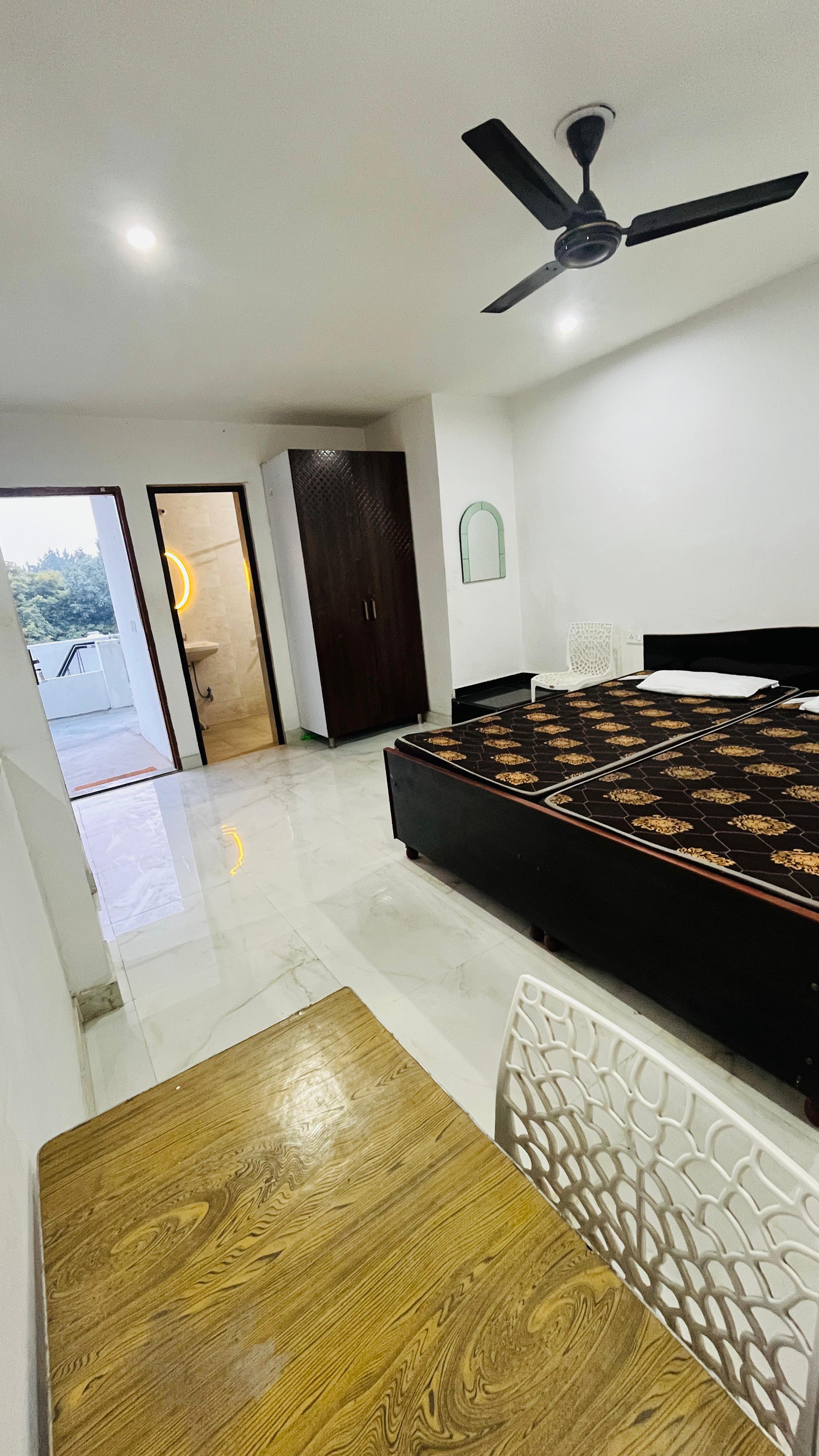 1 RkBuilder Floor For Rent in Sector 21