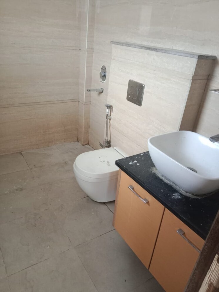 Bathroom, sushant lok i 3 Bedroom 300 Sq.Yd. Builder Floor In Sushant Lok I Gurgaon 9007460
