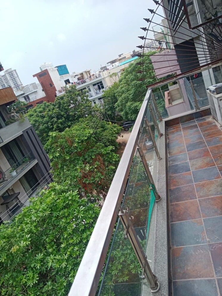 Balcony, sushant lok i 3 Bedroom 300 Sq.Yd. Builder Floor In Sushant Lok I Gurgaon 9007460