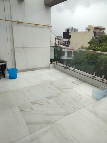 Balcony in 2 BHK Independent House at RWA Apartments Sector 52, Sector 52 – for Rent