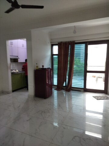 Room in 2 BHK Independent House at RWA Apartments Sector 52, Sector 52 – for Rent
