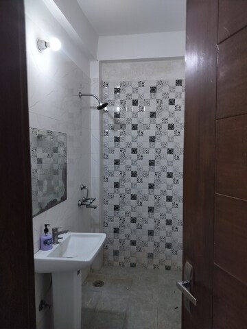 Bathroom in 2 BHK Independent House at RWA Apartments Sector 52, Sector 52 – for Rent