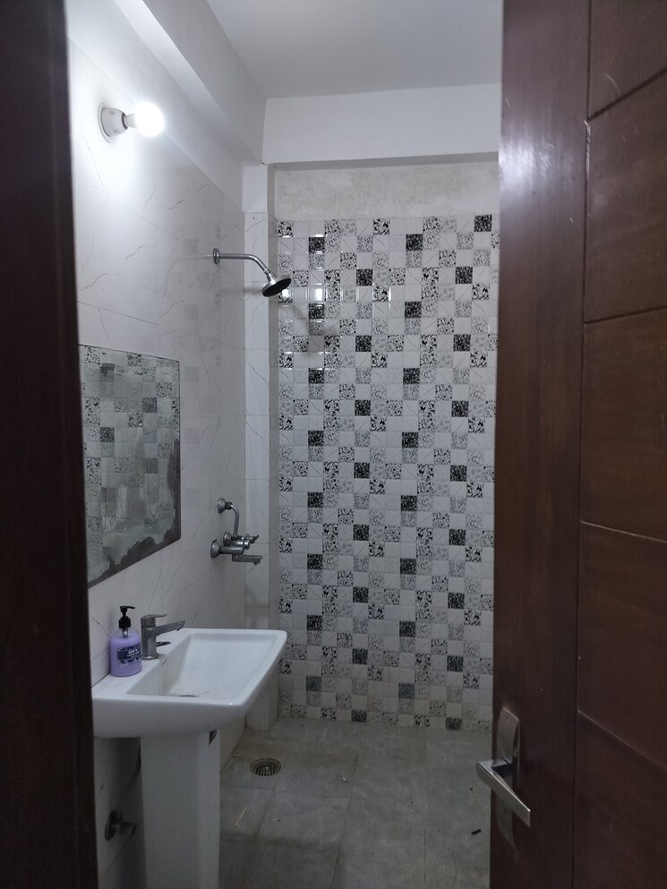 Bathroom, rwa-apartments-sector-52 2 Bedroom 1050 Sq.Ft. Independent House In Sector 52 Noida 9007484