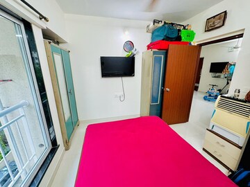 Team Area in 2 BHK Apartment at Royal Oasis, Malad West – for Rent