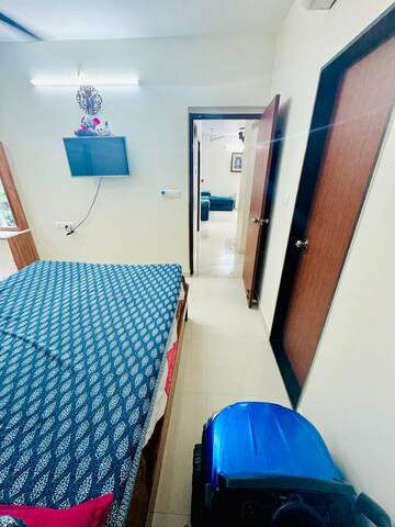 Team Area in 2 BHK Apartment at Royal Oasis, Malad West – for Rent