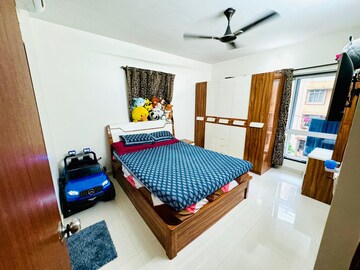 Bedroom in 2 BHK Apartment at Royal Oasis, Malad West – for Rent