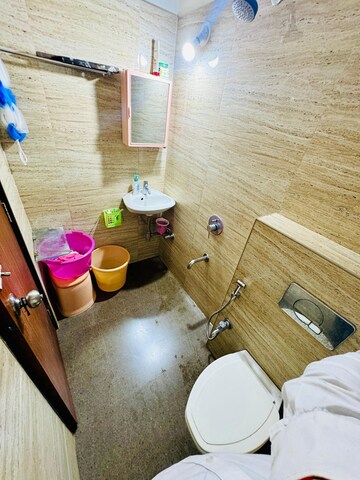 Furnished Amenities in 2 BHK Apartment at Royal Oasis, Malad West – for Rent