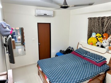 Bedroom in 2 BHK Apartment at Royal Oasis, Malad West – for Rent