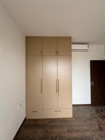 Room in 2 BHK Apartment at Hero Homes Gurgaon, Sector 104 – for Rent