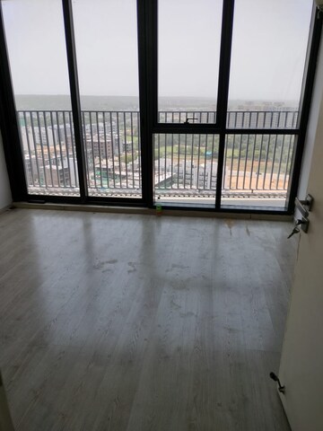 Room in 3 BHK Apartment at Ireo Skyon, Sector 60 – for Sale